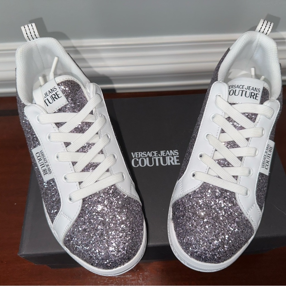 NIB, VERSACE COUTURE, WOMEN’S METALLIC PLATINUM, GLITTER SNEAKERS    Size: 8.5